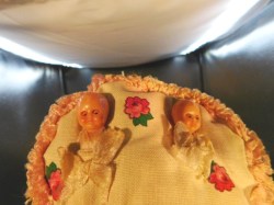 lot 8 baby dolls blanket a
